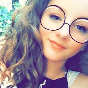 Meet your Posher, Amelia